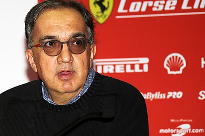 Marchionne: "Osceno pensare di dare i motori 2016"