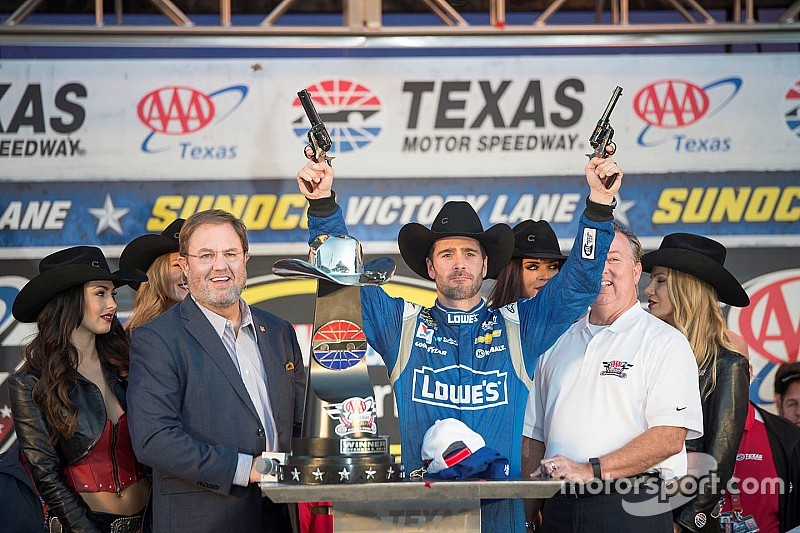 Race winner Jimmie Johnson, Hendrick Motorsports Chevrolet