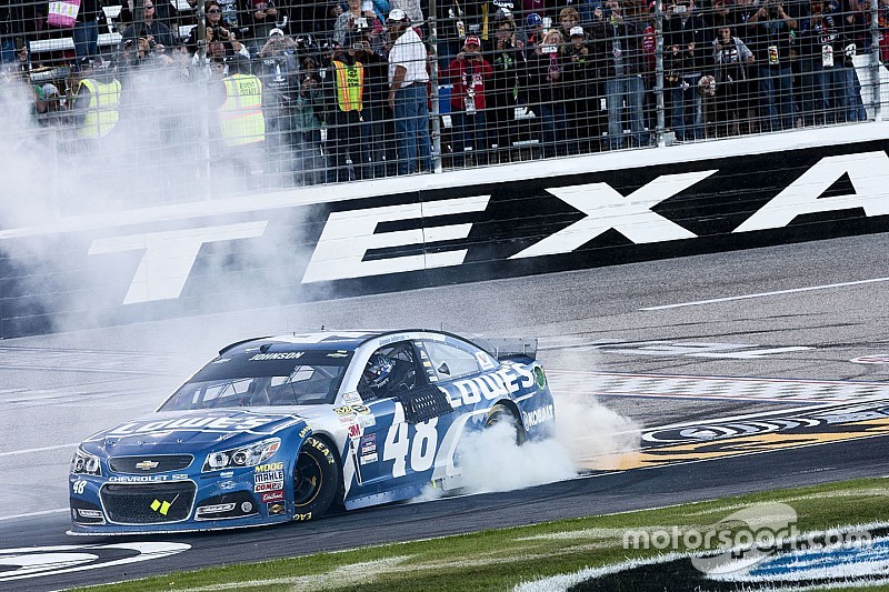 Ganador de la carrera  Jimmie Johnson, Hendrick Motorsports Chevrolet