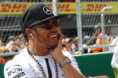 Hamilton: "Omaggerò Ayrton vincendo in Brasile"
