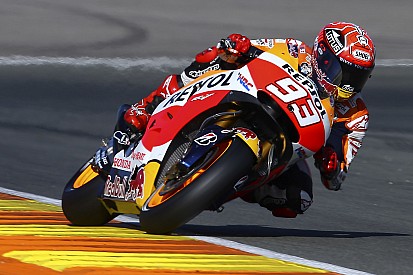 Em dia cheio de quedas, Marquez lidera primeira sessão com Michelin