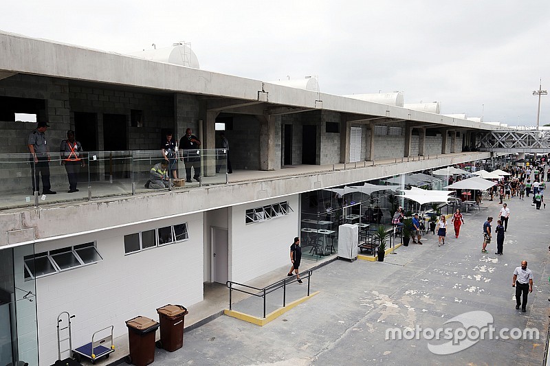 Novo paddock ainda em obras