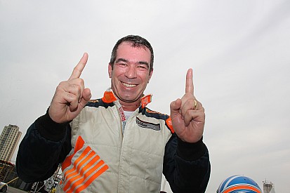 Constantino Jr é pole para primeira prova em Interlagos