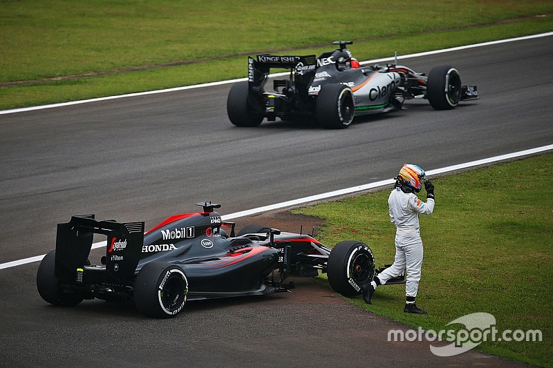 "Nada", diz Alonso sobre o que pensa de motor estourado