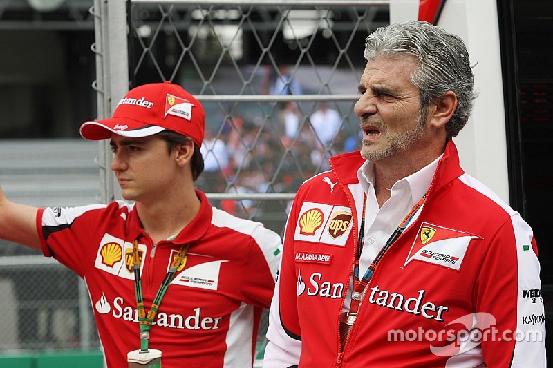 Arrivabene: "Solo noi e le Mercedes a pieni giri"