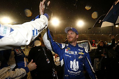 Junior vence; Harvick, Gordon, Busch e Truex estão na final