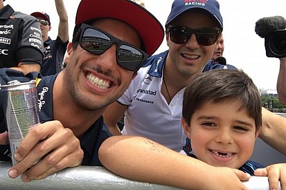 Ricciardo: "corrida foi chata, mas ver Felipinho foi legal"