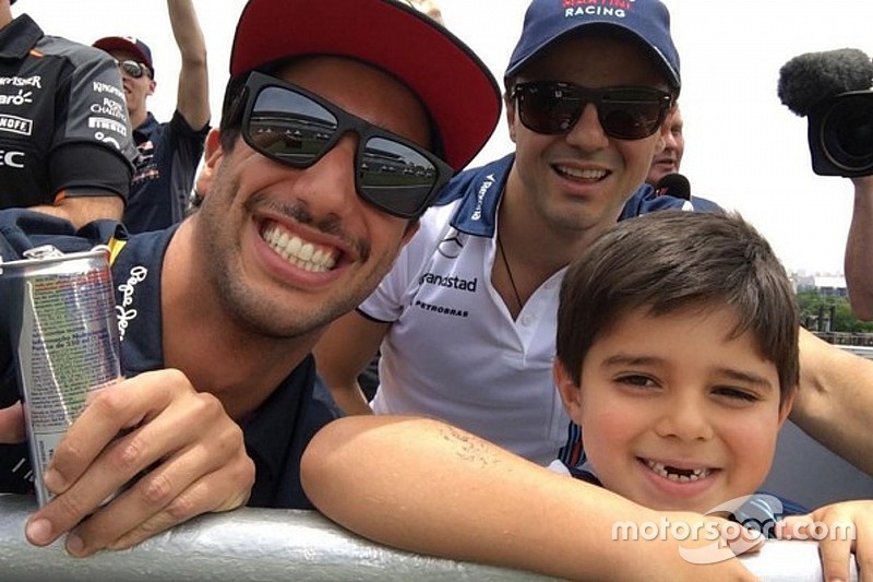 Ricciardo: "corrida foi chata, mas ver Felipinho foi legal"