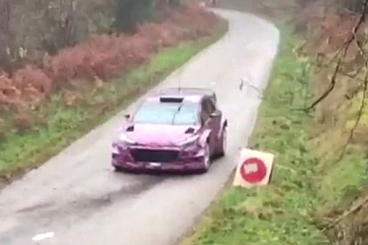 Sordo prova una Hyundai i20 WRC 2016 evoluta