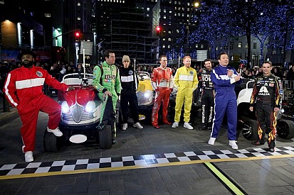 Pilotos do Chase participam de programa de TV com Bieber