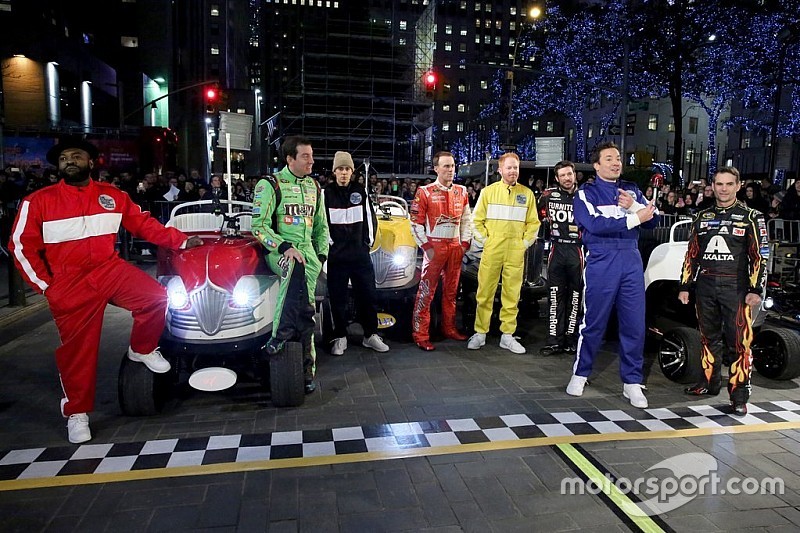 Pilotos do Chase participam de programa de TV com Bieber
