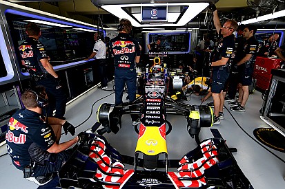 Red Bull: firmato l'accordo 2016 per il motore Renault