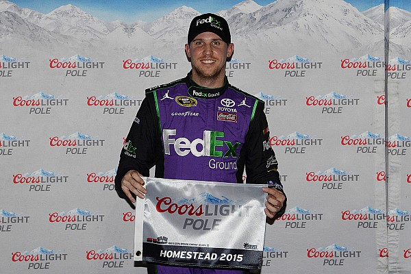 Hamlin toma la pole en Homestead, Harvick qued&oacute; eliminado en segunda ronda