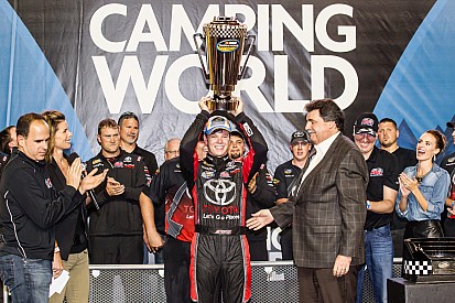 Erik Jones holt den Truck-Titel