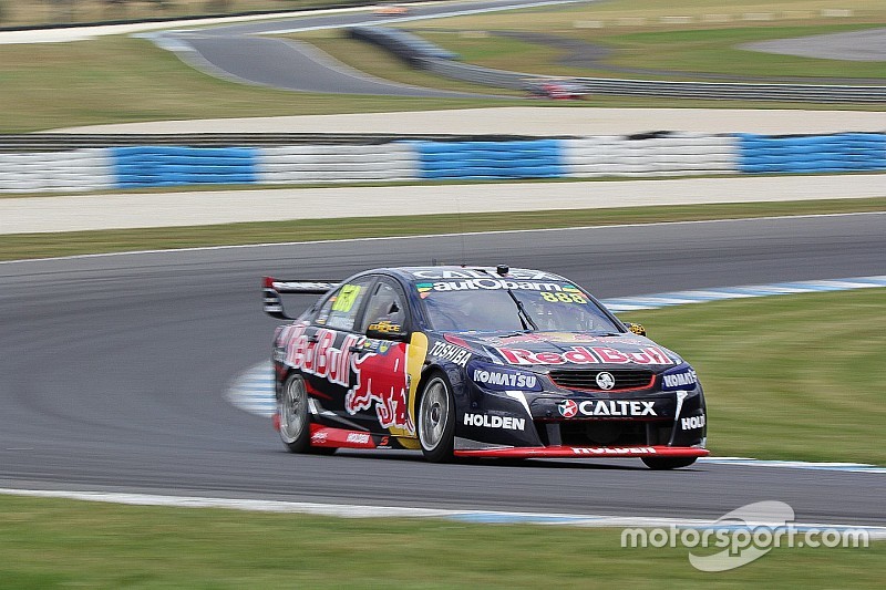 Phillip Island V8s: Lowndes wins to keep title fight alive