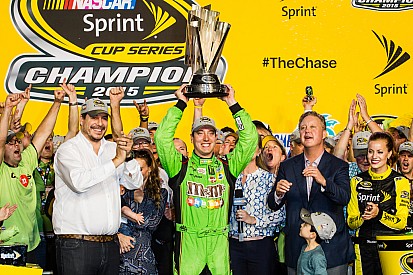Kyle Busch dá volta por cima e conquista título da NASCAR