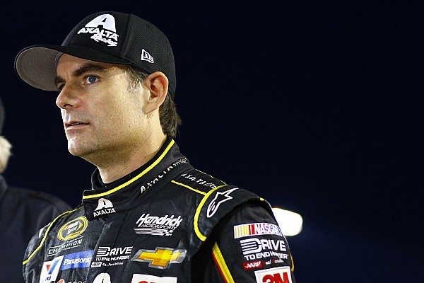 Jeff Gordon termina su carrera con una celebraci&oacute;n, pero no el campeonato 