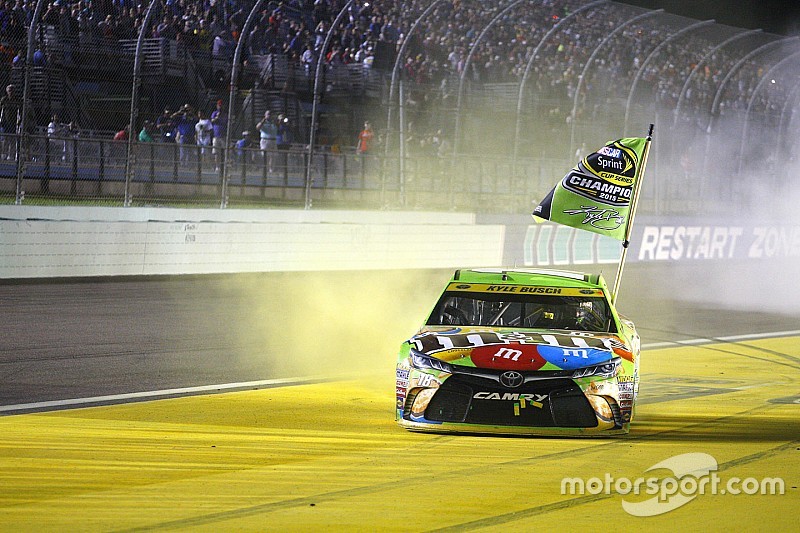 Le Champion NASCAR Sprint Cup Series 2015 Kyle Busch, Joe Gibbs Racing