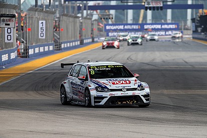 Davit Kajaia con la VW Golf TCR di Engstler nel 2016
