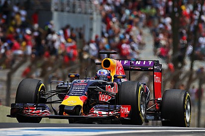Ricciardo to revert to old-spec Renault engine