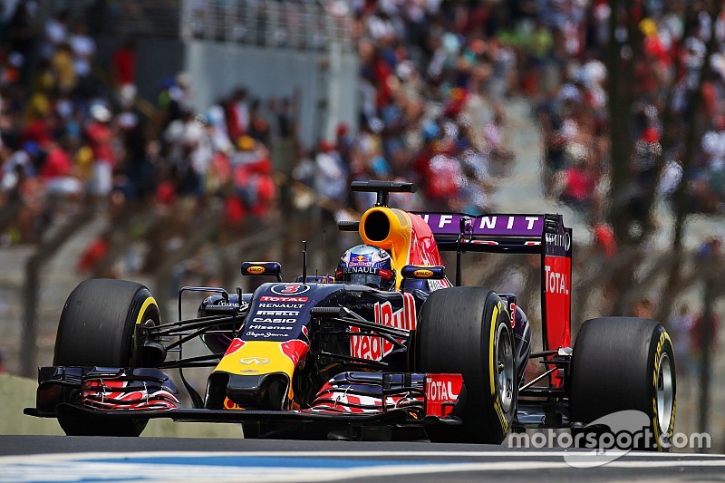 Ricciardo to revert to old-spec Renault engine
