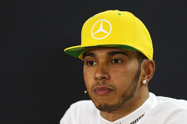 Hamilton critica estratégias e falta de ultrapassagens na F1