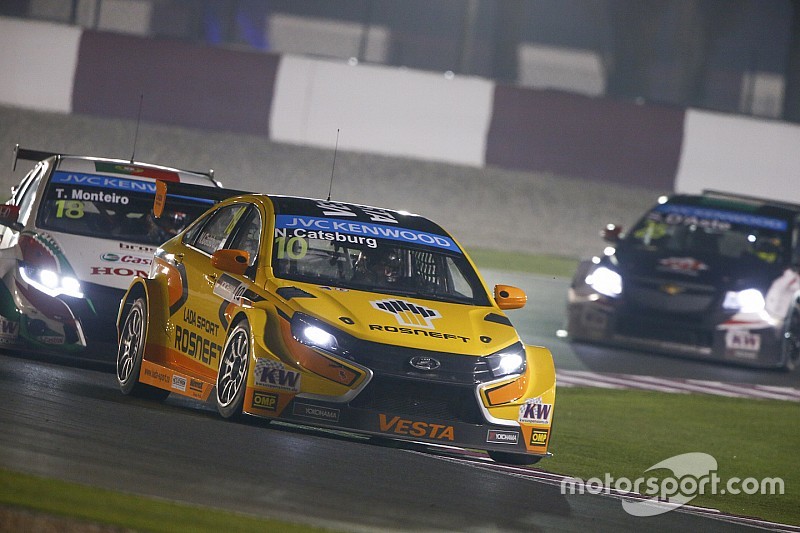 Catsburg eindigt WTCC-seizoen met 'grote klap'