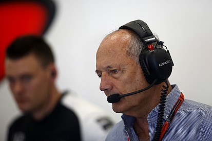 Dennis confirma que impidió la unión Red Bull-Honda