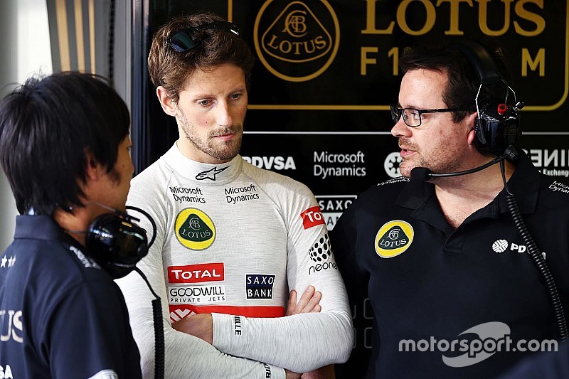 Grosjean troca câmbio e larga na última fila