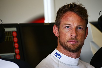 Button dice que vio venir el choque con Bottas en los pits