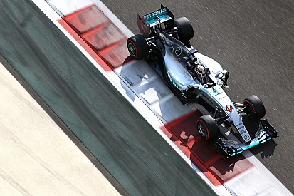 Mercedes irá investigar queda de rendimento de Hamilton