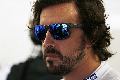 Alonso perde invencibilidade contra companheiros de equipe