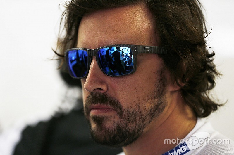 Alonso perde invencibilidade contra companheiros de equipe