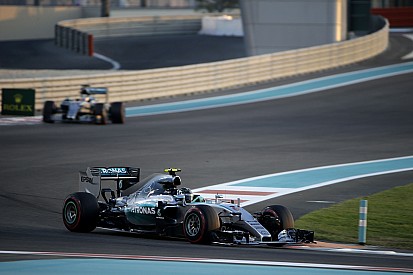 Para chefe da Red Bull, Mercedes deve dominar temporada 2016