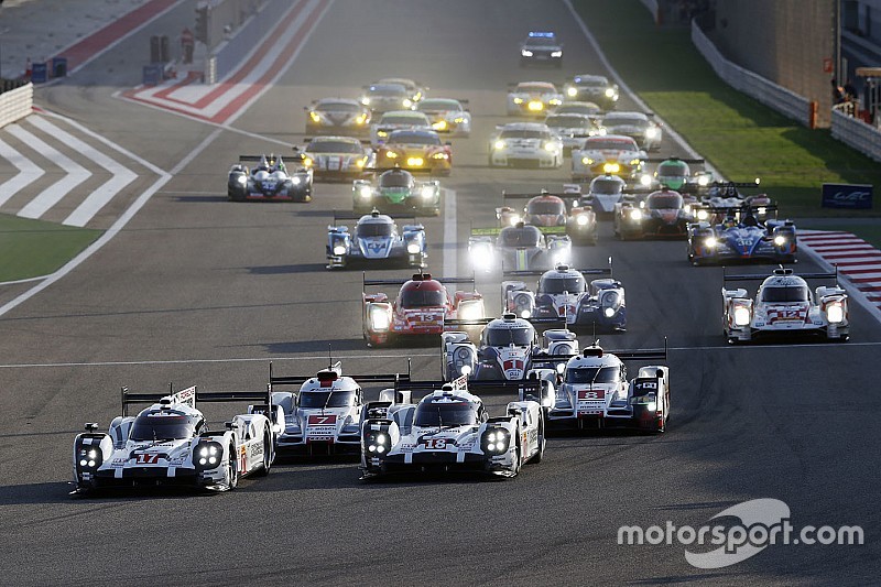 Départ : #17 Porsche Team Porsche 919 Hybrid: Timo Bernhard, Mark Webber, Brendon Hartley et #18 Porsche Team Porsche 919 Hybrid: Romain Dumas, Neel Jani, Marc Lieb