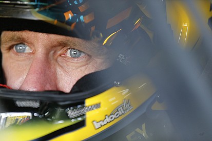 Carl Edwards deixa decisão de chefe nas mãos de Joe Gibbs