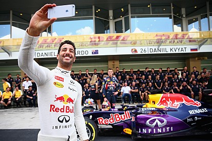 Ricciardo destaca la unión de Red Bull en un año difícil