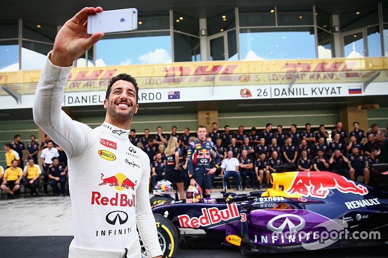 Ricciardo destaca la unión de Red Bull en un año difícil
