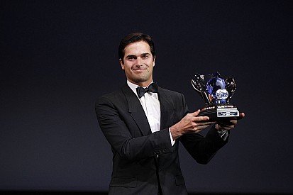 Hamilton e Piquet com troféus; veja como foi a festa da FIA