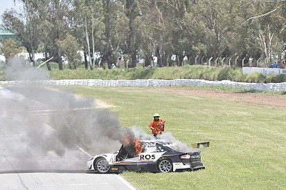 VÍDEO: Carro pega fogo em prova na Argentina