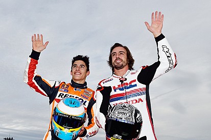 Alonso pilote une MotoGP, Márquez et Pedrosa sur la 500cc de Spencer