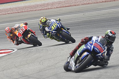 Para Lorenzo, Valentino criou sozinho briga com Marquez