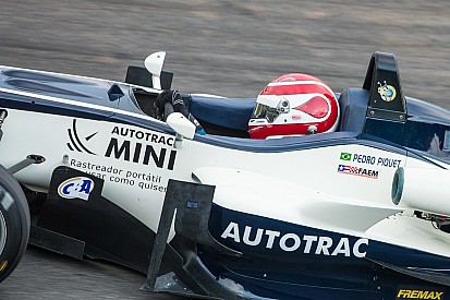 Perdendo escapamento, Piquet vence 12ª seguida em grande final