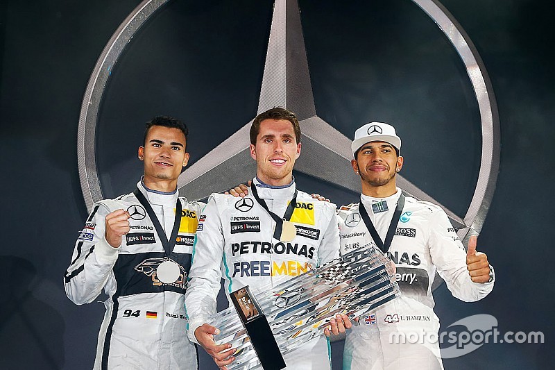 Gallery: Mercedes rounds off 2015 with Stars & Cars event