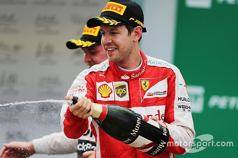 Sebastian Vettel, Ferrari, feiert Platz 3 auf dem Podium