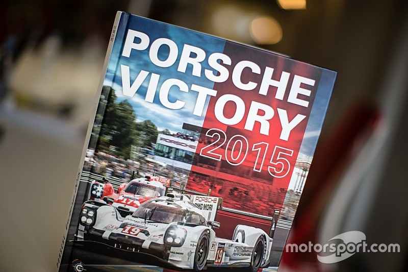Представлена "Книга побед Porsche в 2015 году"