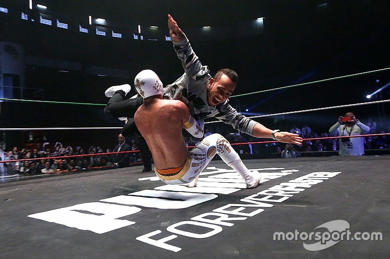 Lewis Hamilton bei einer Wrestling-Veranstaltung in Mexico City