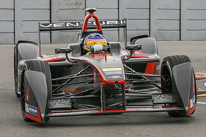 Após acidente, Villeneuve está fora do ePrix do Uruguai