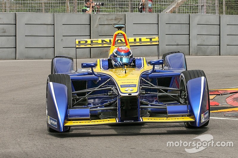 Buemi wint in Uruguay, harde crash Piquet jr.