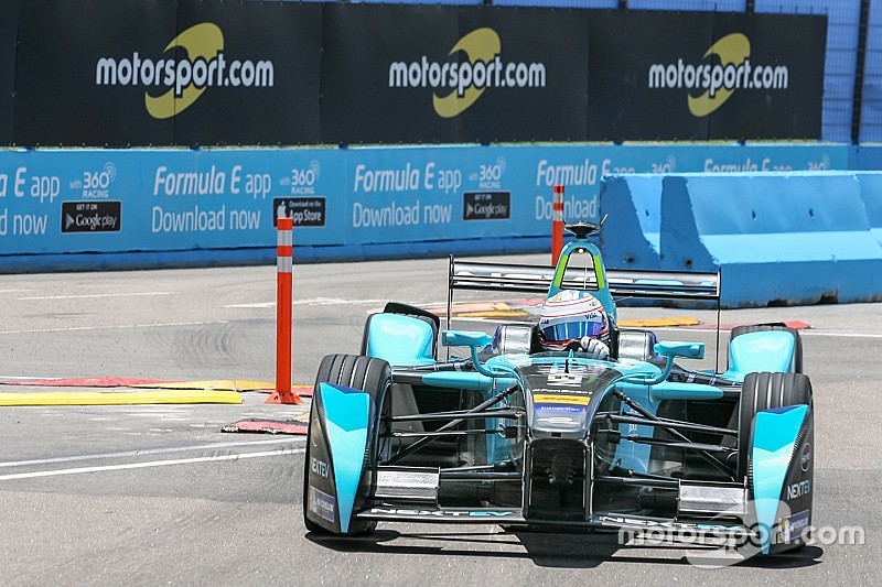 Mesmo com acidente no fim, Nelsinho Piquet vê evolução